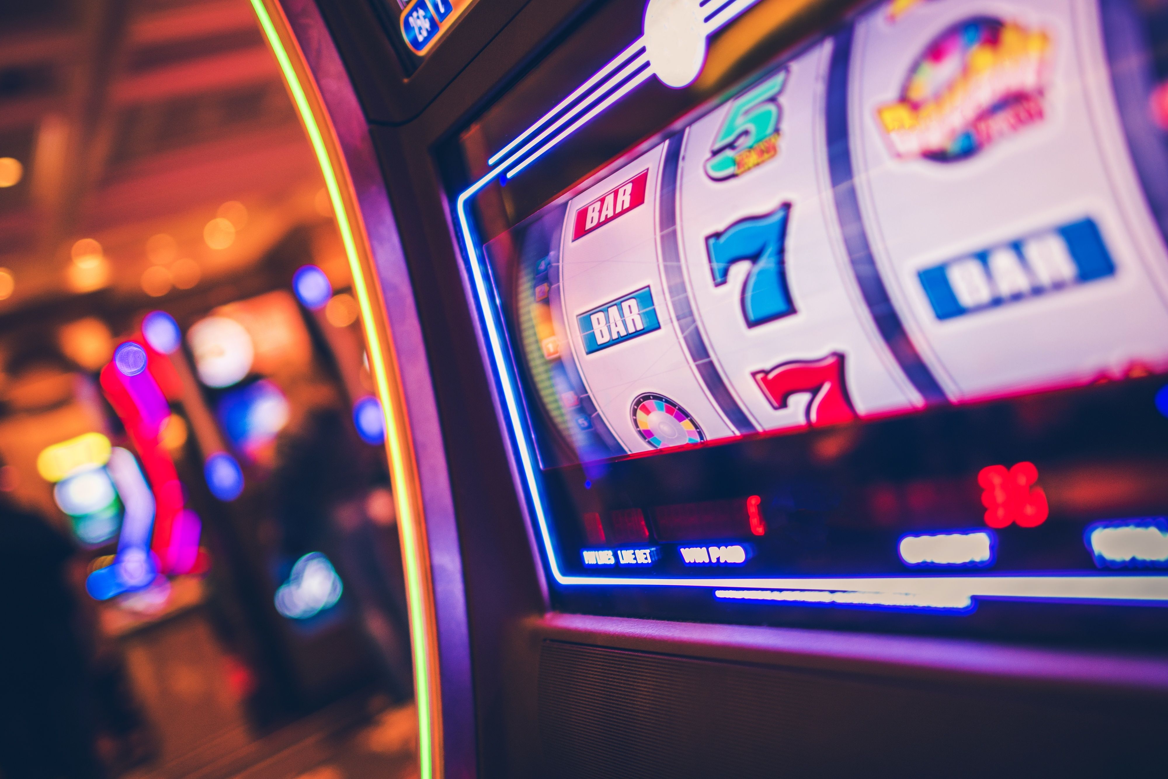 menang88 Android app installation screen showing quick-access buttons for football betting and live casino